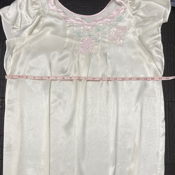 Elegant Vintage Natori Nightgown - Picture 6 of 7